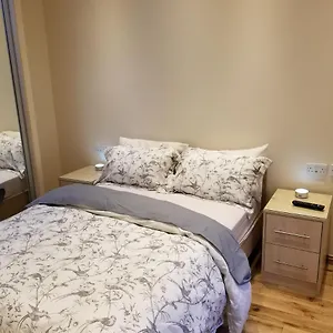  Apartment London Luxury 4 Bedroom Sleeps 12 People With 4 Bathrooms 1 Min Walk From Station