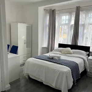  Apartment Starlet