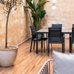 valletta-waterfront-backyard-flat.hotelssaintjulians.com/